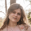 Графический дизайнер — Полина Зубаревич